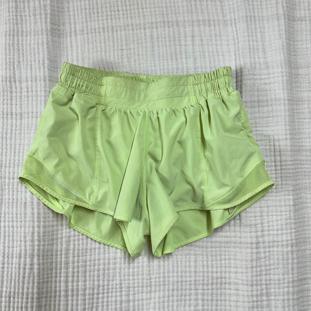 Lululemon Hotty Hot Low Rise short 2.5" bright yellow green size 4